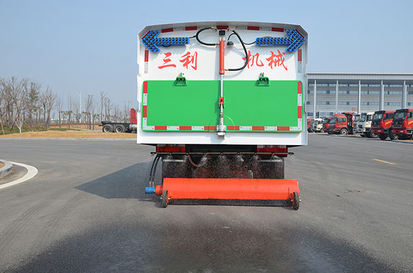 吸尘车